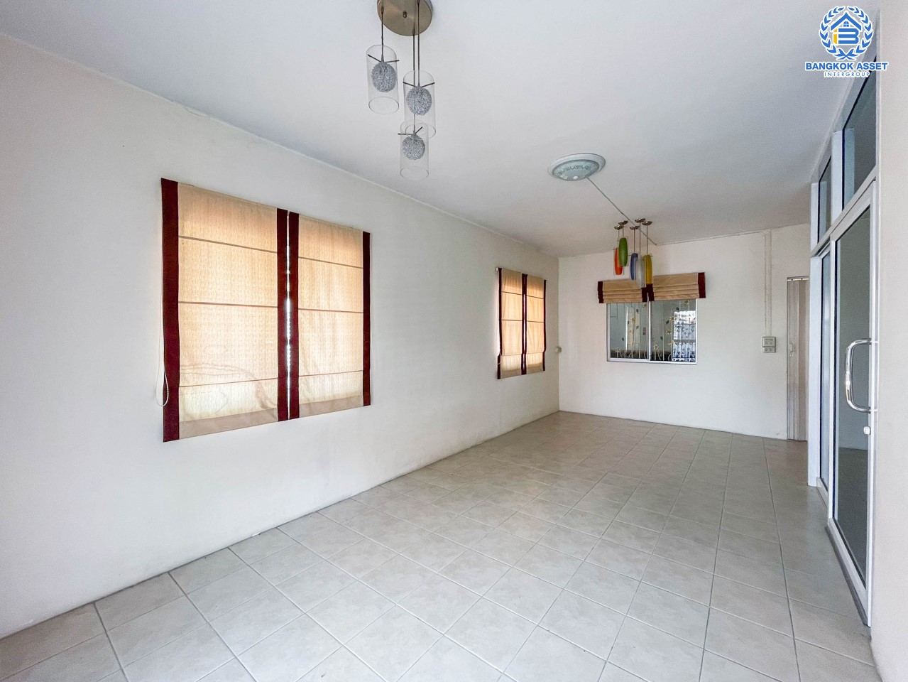 *****ทาวน์เฮ้าส์มือสอง ย่านนนทบุรี หลังมุม ม.พฤกษา37 บางใหญ่-กาญจนาภิเษก เนื้อที่ 21.6 ตร.ว. ฟังก์ชัน 3 ห้องนอน 2 ห้องน้ำ จอดรถได้ 1 คัน ต่อเติมครัว โรงรถพร้อมอยู่ บนทำเลเดินทางสะดวก ใกล้เซ็นทรัลเวสต์เกต และรถไฟฟ้าสายสีม่วง "สถานีคลองบางไผ่"